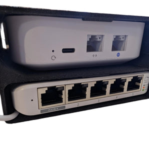 Hylly Unifi FX:lle (Unifi UX) ja Unifi Flex Minille (Unifi USW-Flex-Mini)