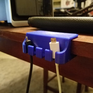 Kätevä USB-mikrokaapeliteline työpöydälle