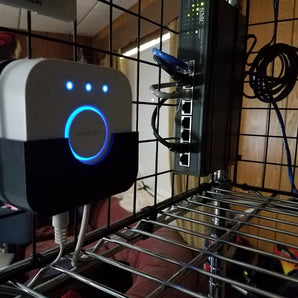 Seinäkiinnitys Philips Hue Hubille (Gen2) kaapelisiteellä