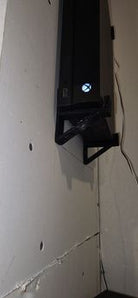 Seinäteline Xbox One X:lle