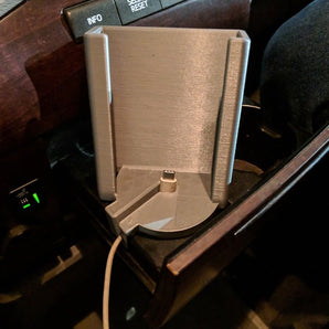 Toyota Sienna -älypuhelimen mukiteline kaapelinhallinnalla