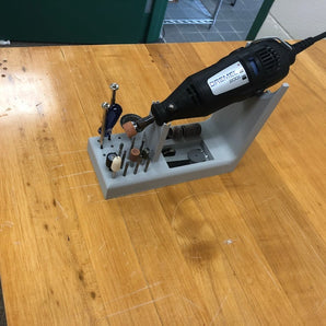 Dremel-jalusta bitin järjestäjällä ja johdon pidikkeellä