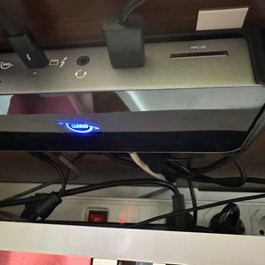 Napsautettava kiinnike OWC Thunderbolt 4 -telakkaan - optimaalinen työpöydän organisointi