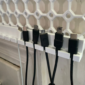 USB-kaapelinpidike Multiboardille MultiConnectilla