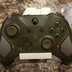 Seinäkiinnike Xbox One S Digitalille ohjainpidikkeellä