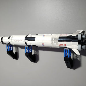 Seinälle kiinnitettävä pidike Lego Saturn V -mallille