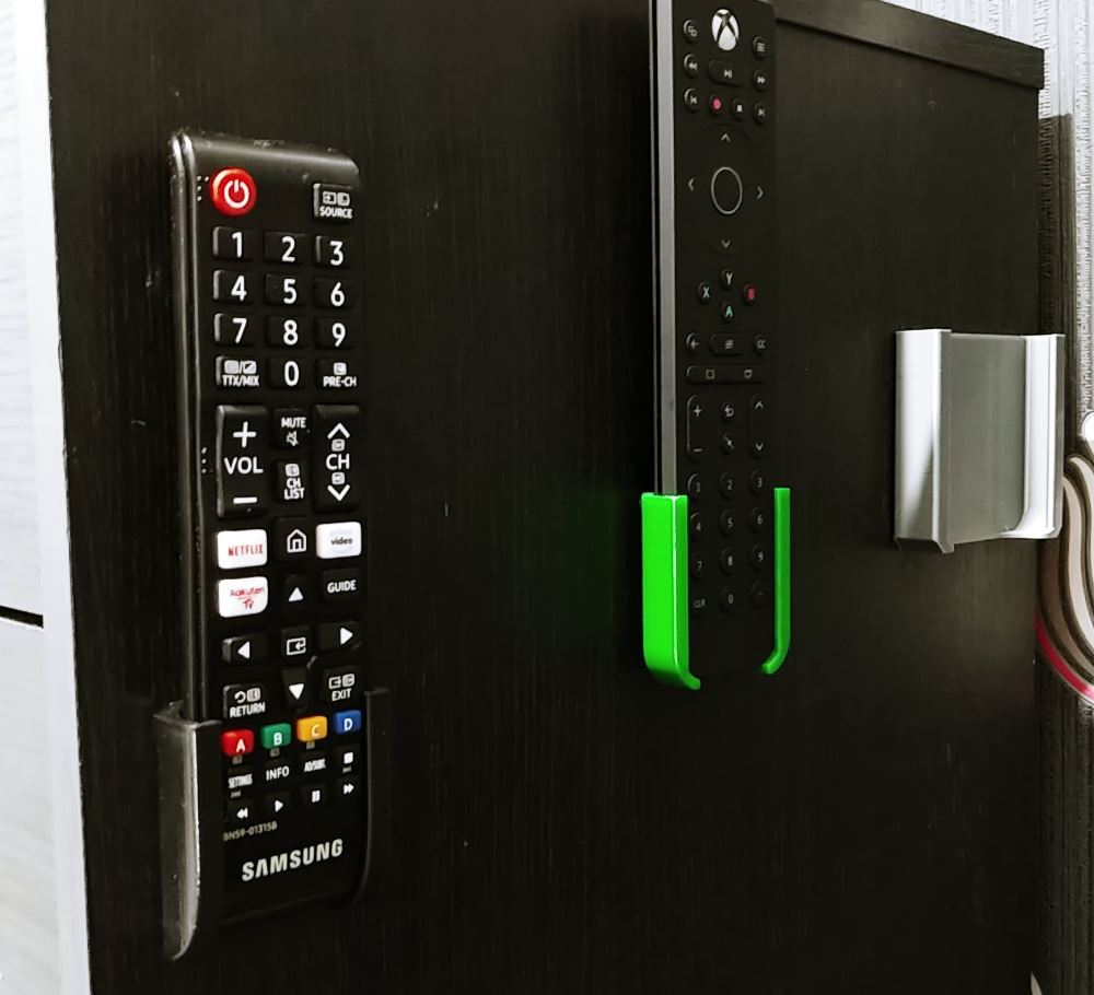 Xbox One -kaukosäätimen pidike