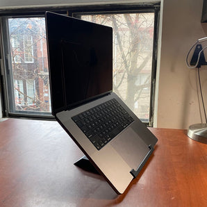 Ergonominen MacBook Pro -teline 14" ja 16" M1 Pro/Max -malleille