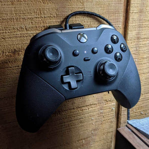 Xbox Elite Series 2 -ohjaimen ja lataustelakan seinäkiinnike