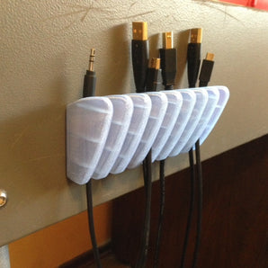 USB-kaapelin pidike