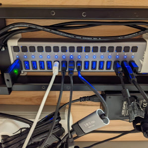 i-Tec Lataus USB-keskitin seinä/pöytäkiinnike