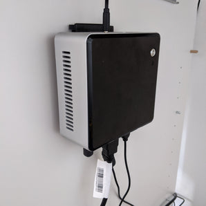 Sein\u00e4kiinnike Intel NUC:lle (2 osaa)