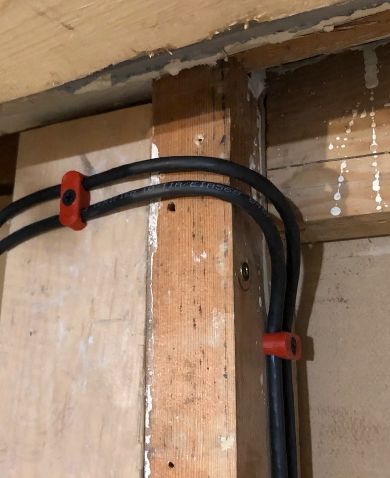 Kaksinkertainen Ethernet-kaapeliklipsi