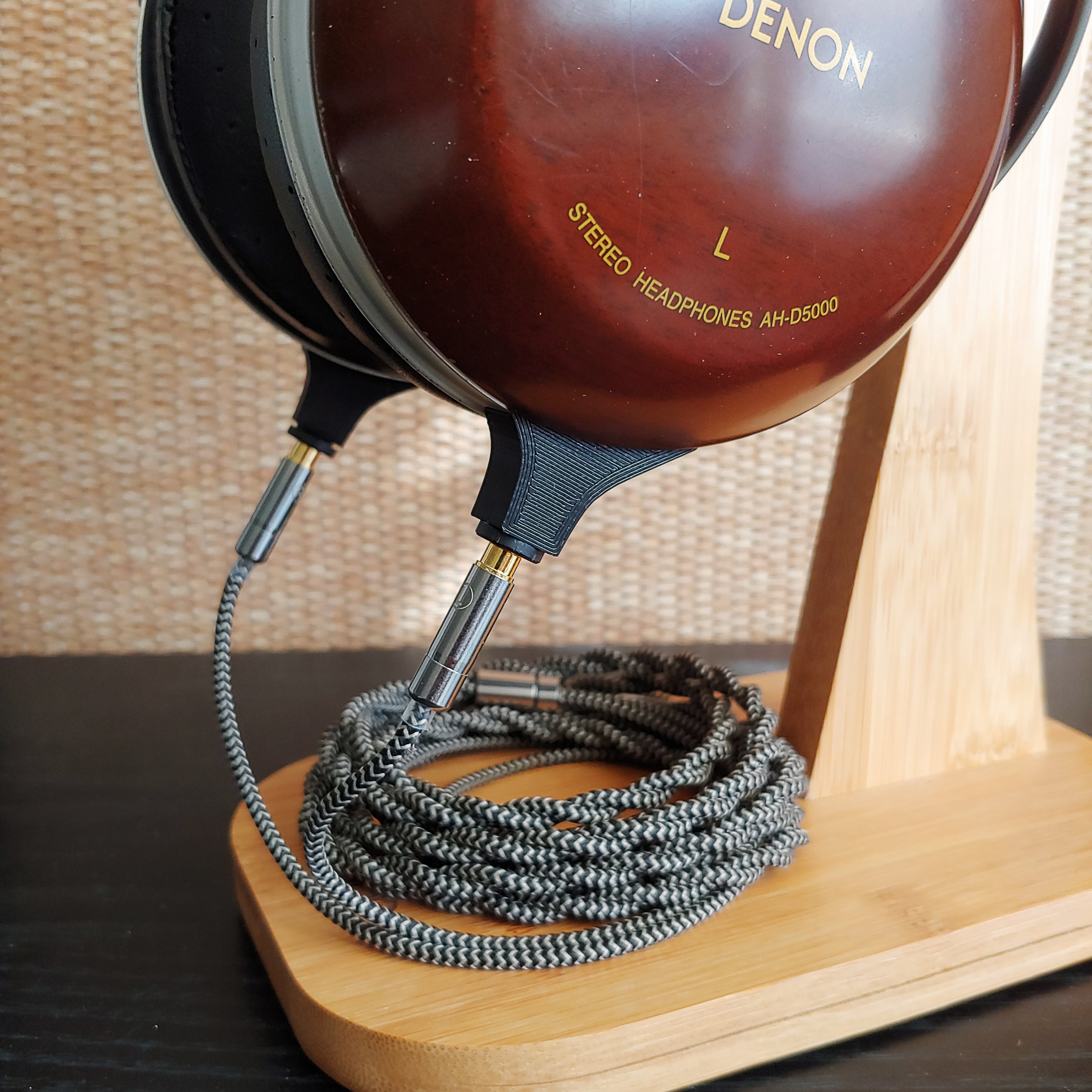 Denon/Fostex/E-MU -kuulokkeiden muunnossovitin irrotettavalle 3,5 mm:n kaapelille
