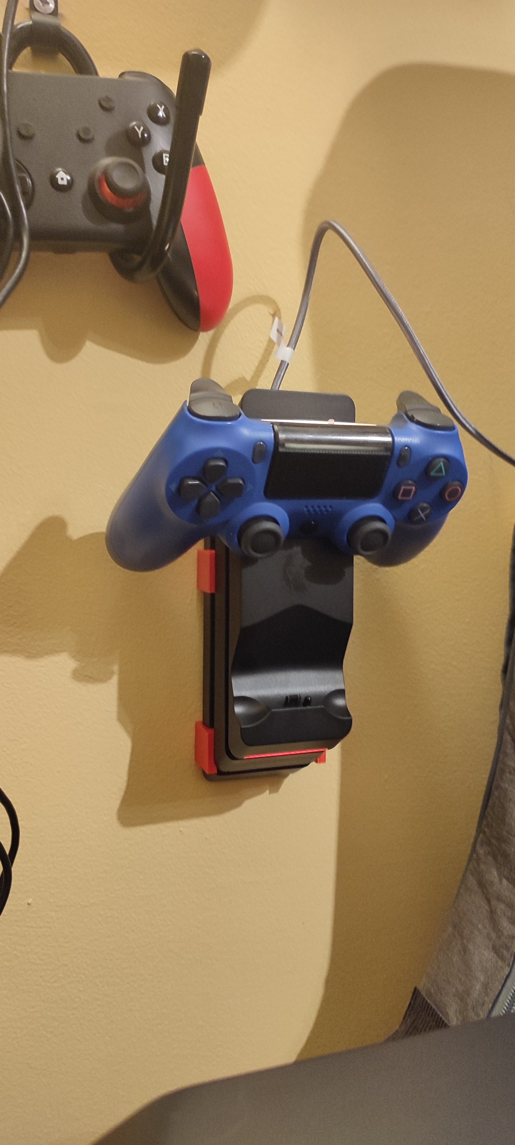 Lidl Silvercrest PS4-ohjaimen dokkausasema seinäasennus