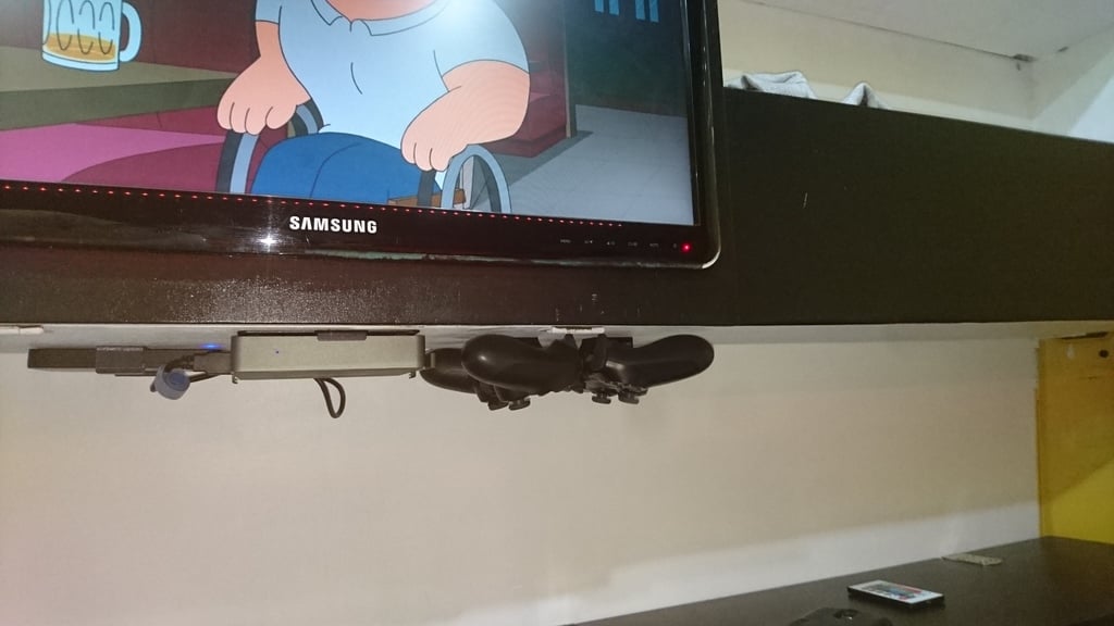 PS4-ohjaimen seinäkiinnike