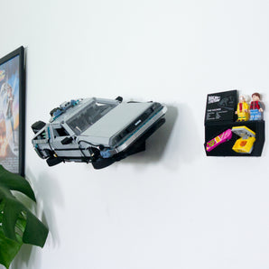 Seinäkiinnike DeLorean 10300 aikakoneelle