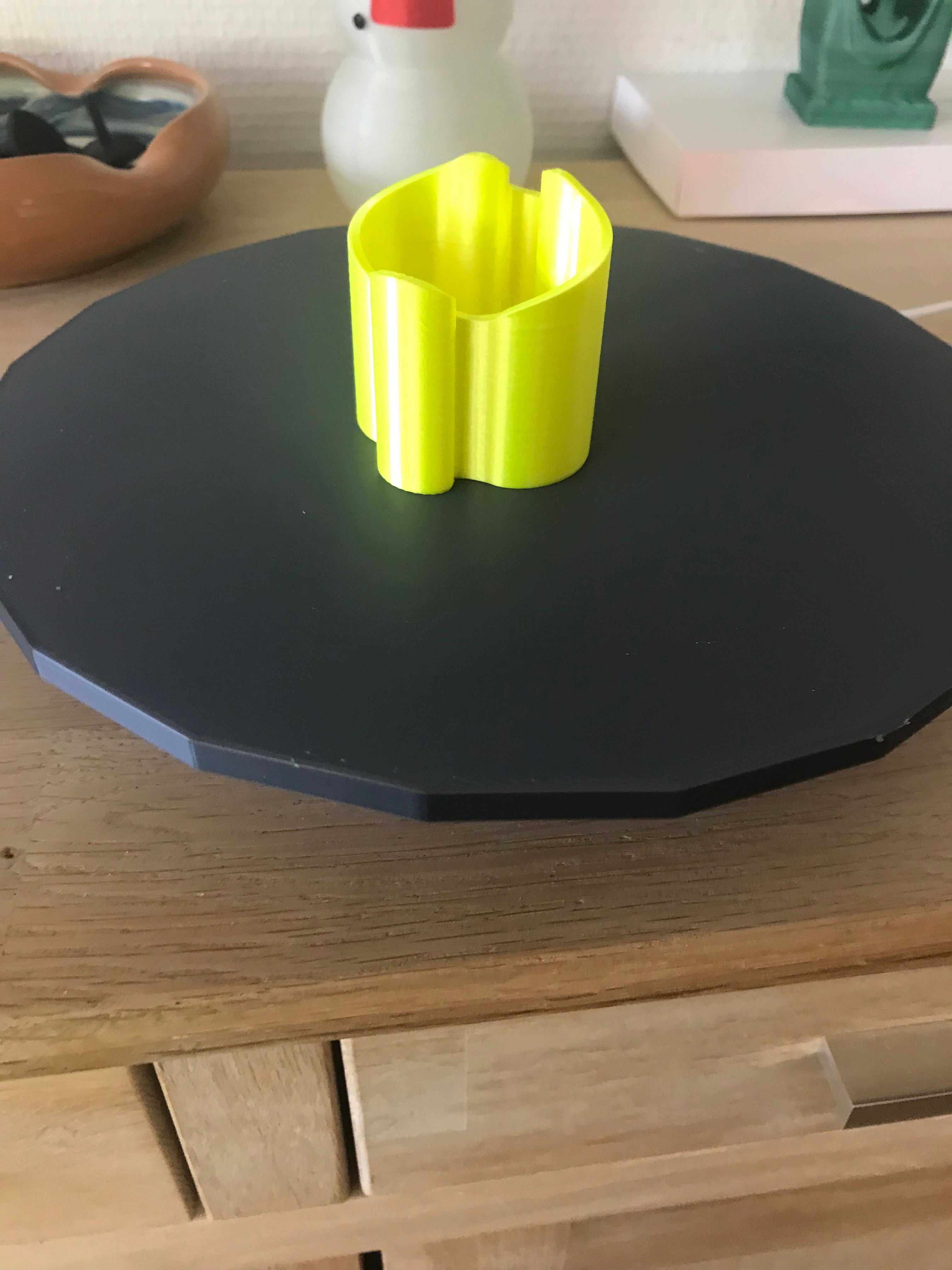 3D-tulostettava pyörivä levy näyttötelineisiin