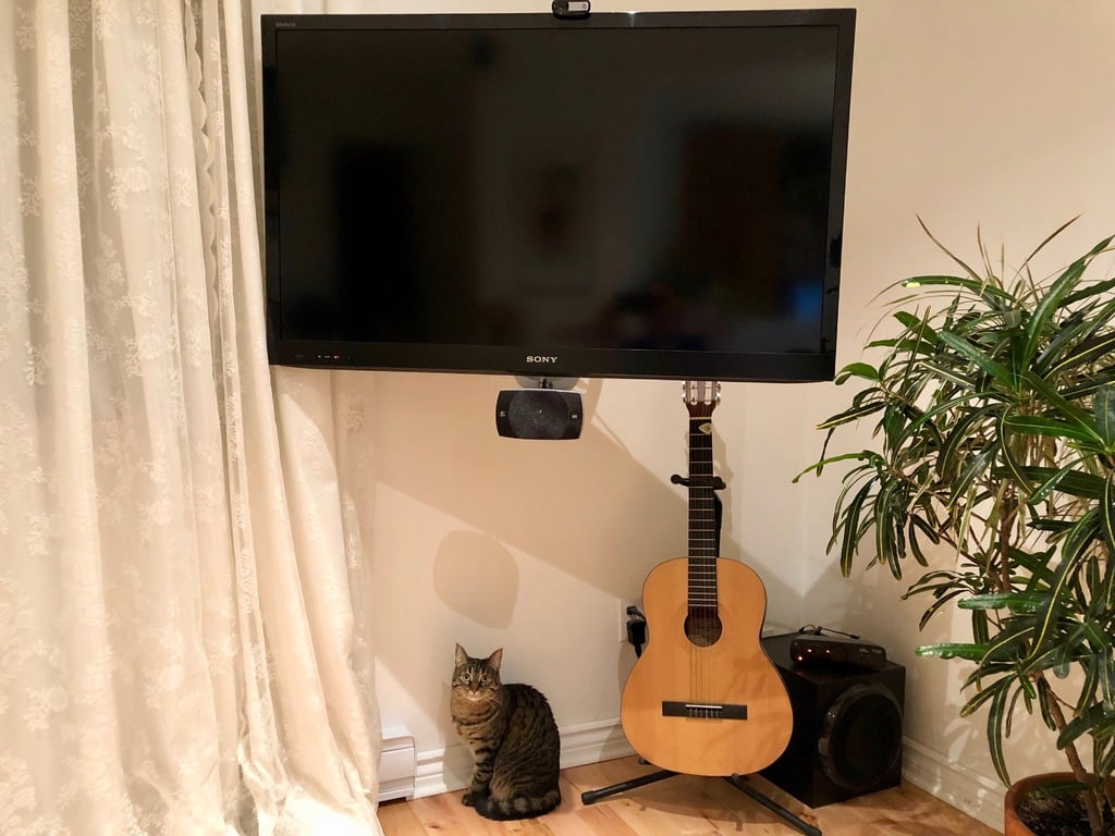 PS4 Slim -seinäteline