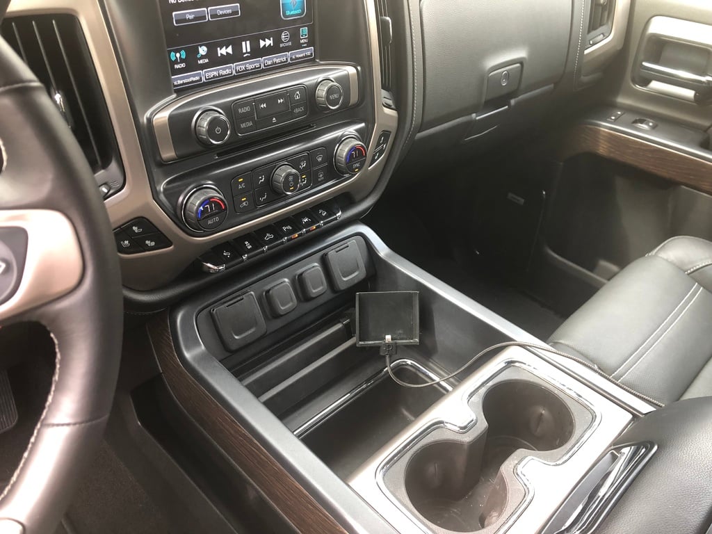iPhone-teline GMC Sierra/Chevrolet Silverado (2014-2018) keskikonsolilla