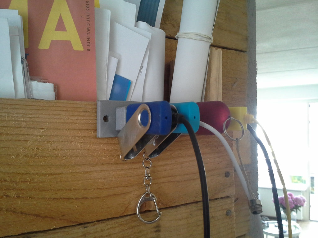 Yksinkertaiset USB-kaapelinpidikkeet - 9 kpl.