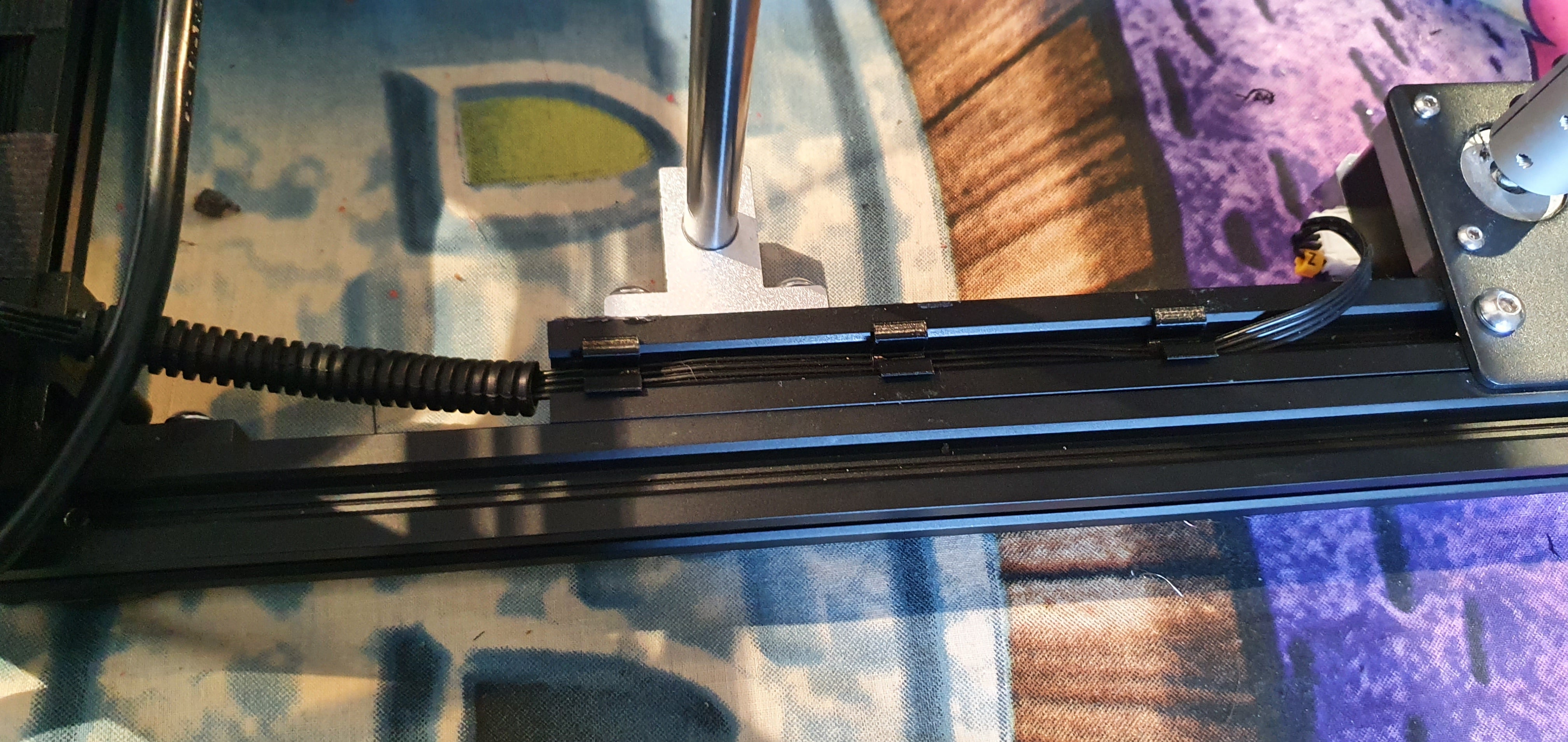 Ender 5 Plus -kaapelin hallintakiinnikkeet