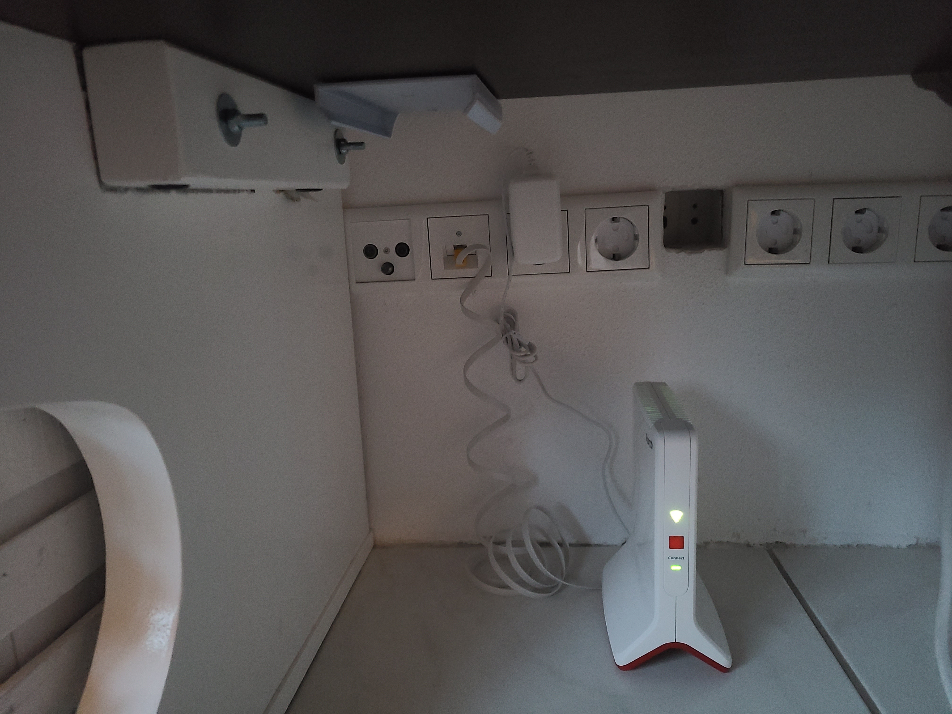 Kiinnitysteline AVM FRITZ! WLAN Mesh Repeater 3000 ja 6000 varten
