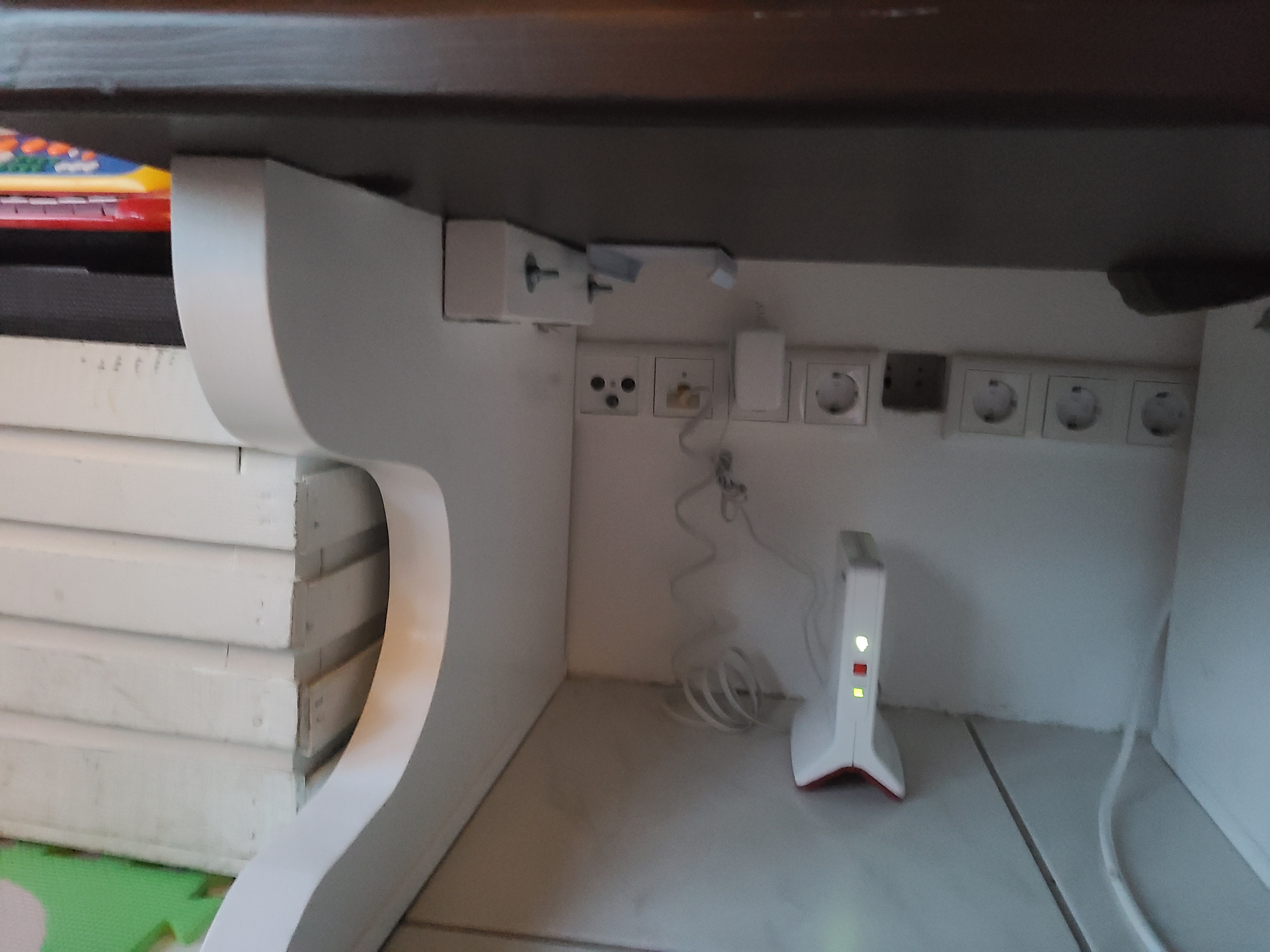 Kiinnitysteline AVM FRITZ! WLAN Mesh Repeater 3000 ja 6000 varten
