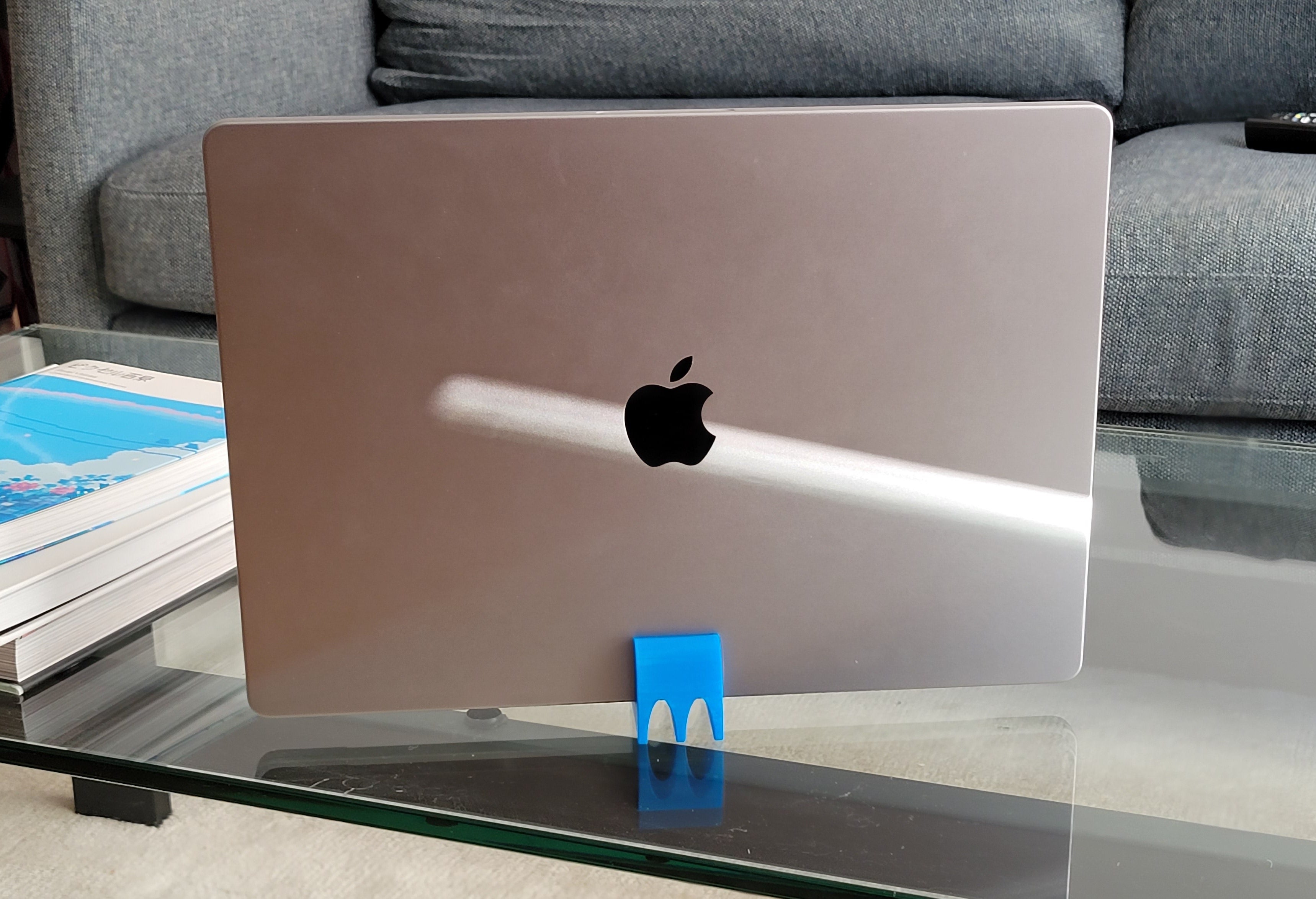 Pystyteline MacBook Prolle (17mm) - v2