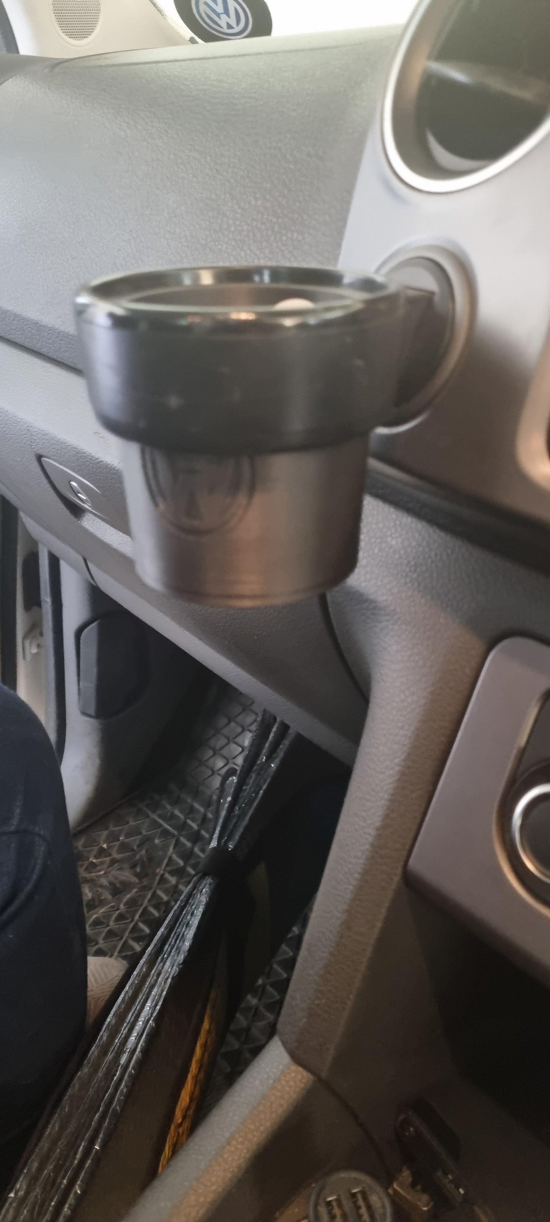 VW Amarok -mukitelineen sisäosa