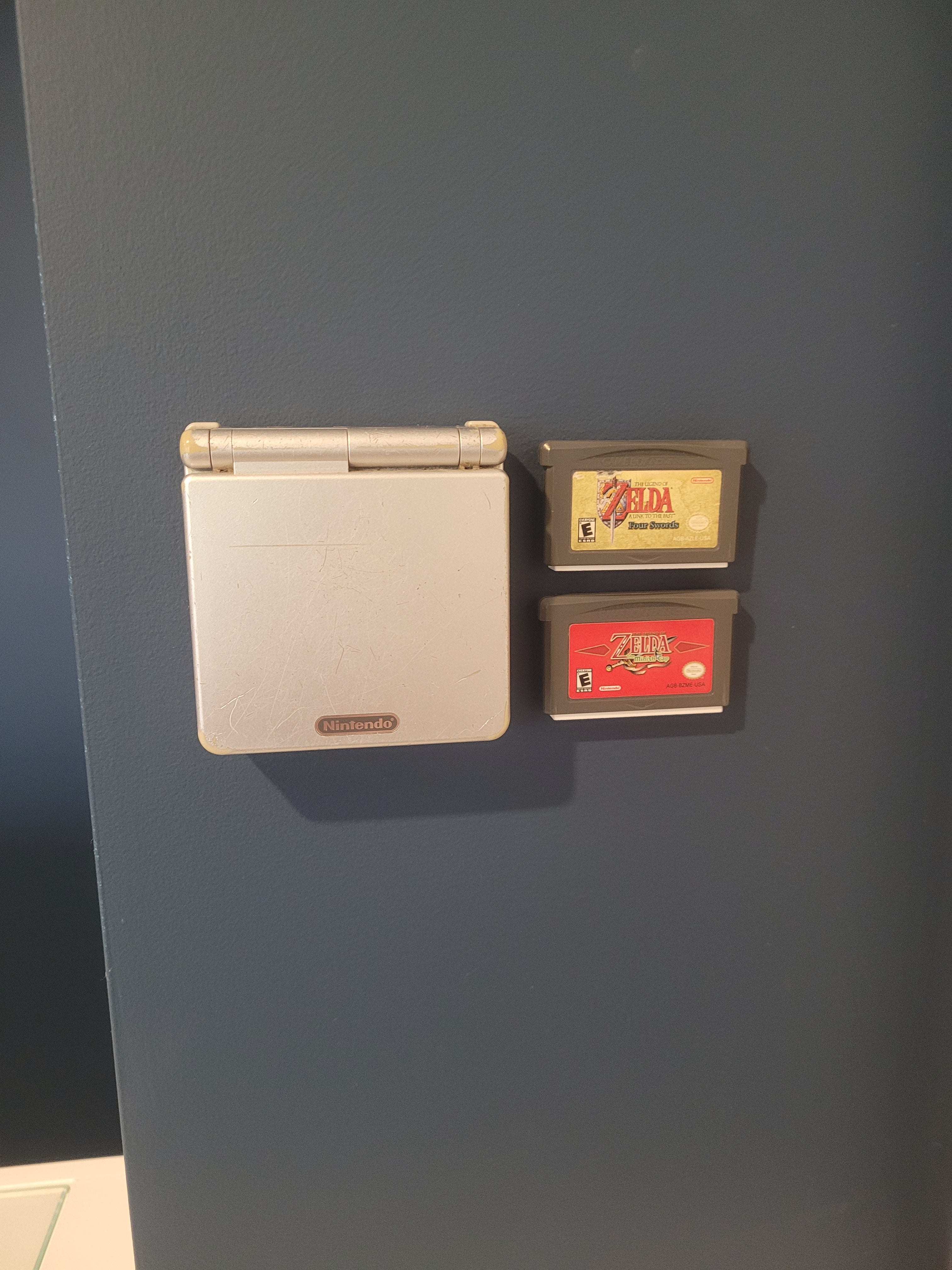 Game Boy Advance SP -seinäkiinnitysnäyttö