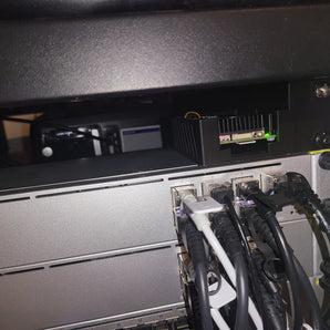 Raspberry Pi 5 -hyllyasennuslaatikko takapaneeliliitännöillä