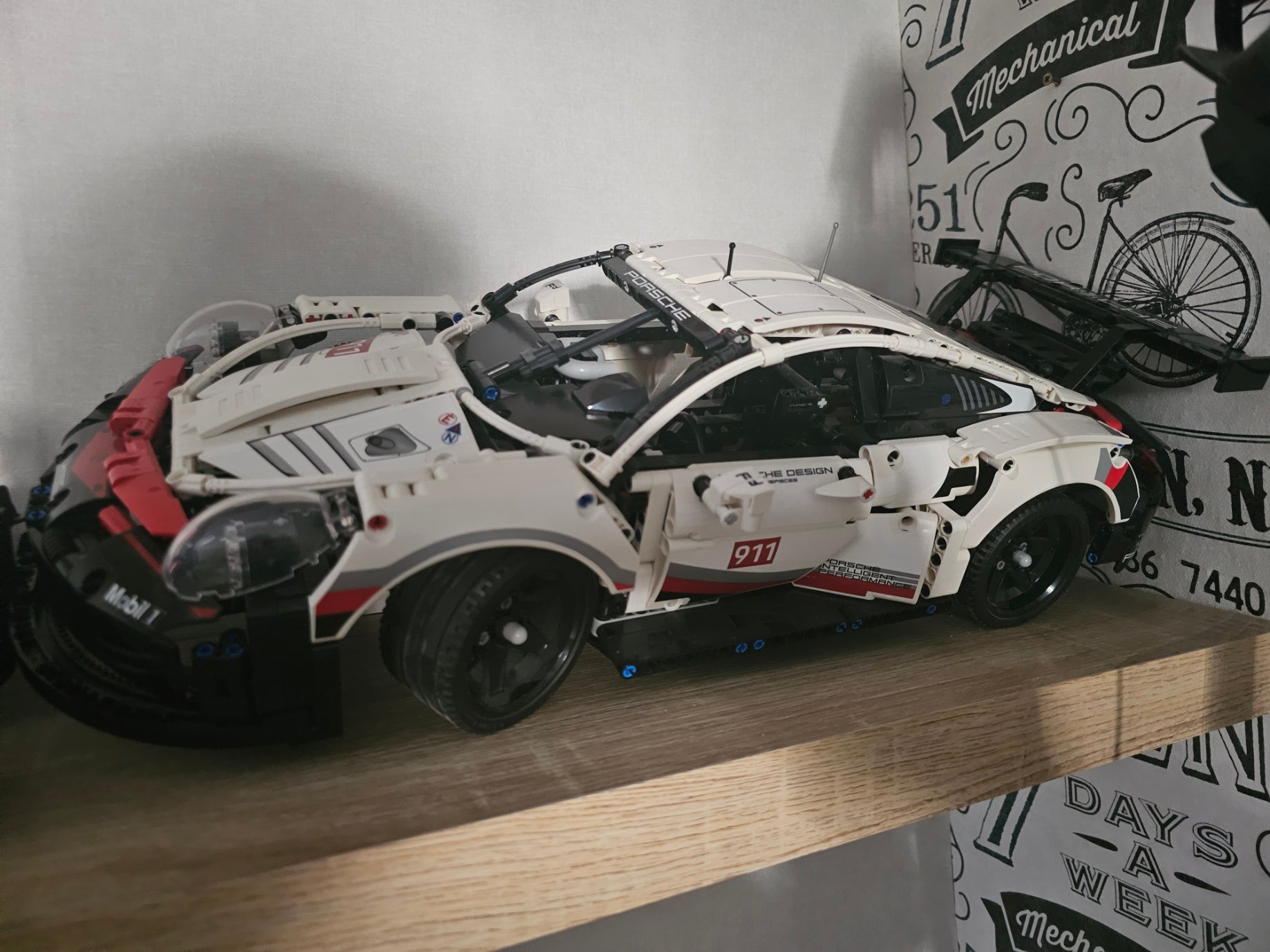 3D-tulostettava näyttöteline LEGO Technic Porsche 911 RSR:lle (42096)