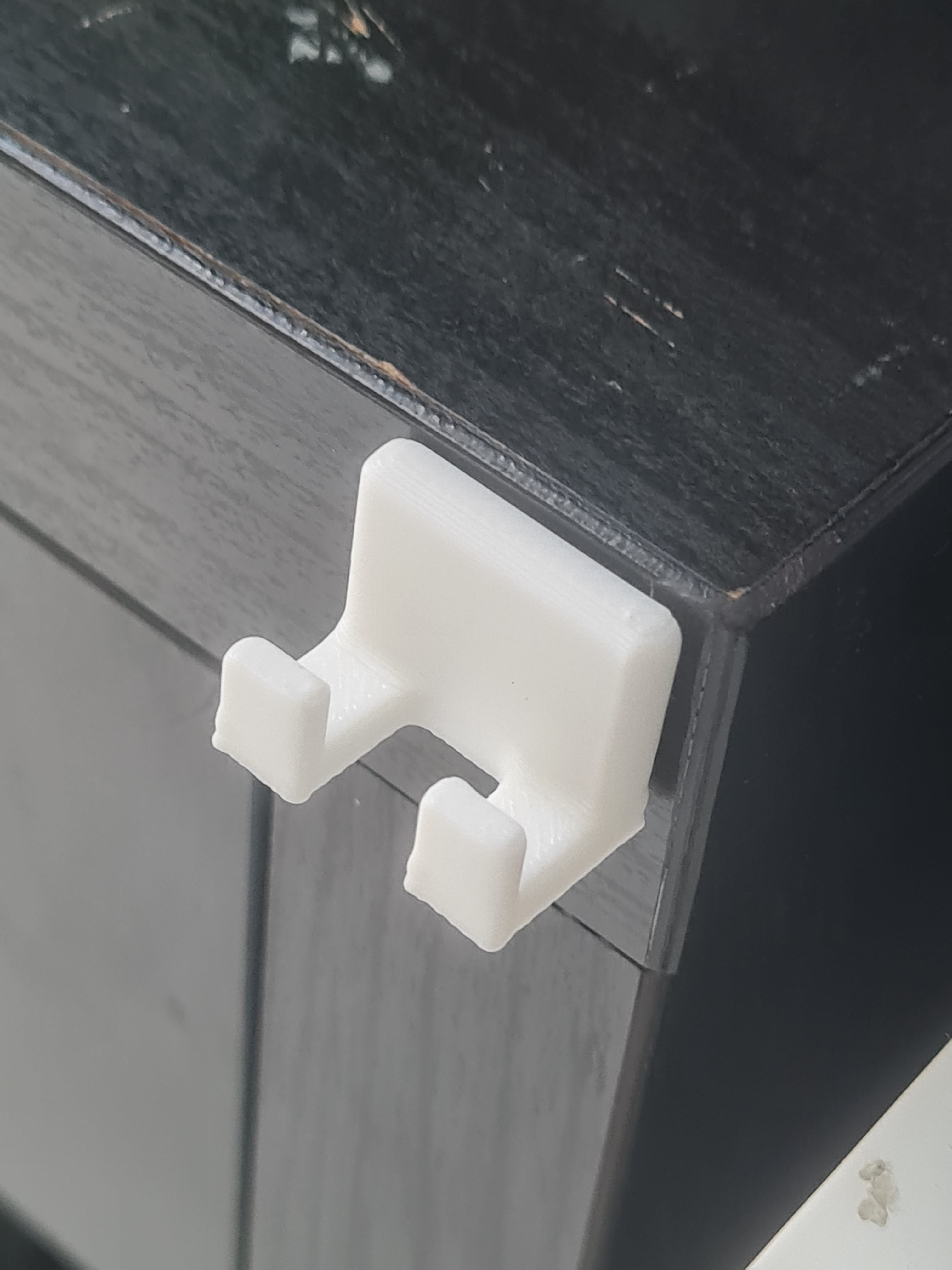 USB-kaapelin pidike V2 - Parannettu pyörimisominaisuus