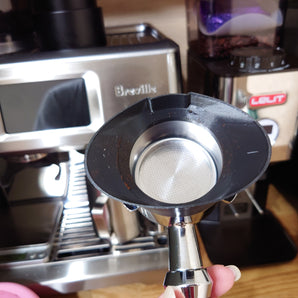 54 mm:n annostelukaukalo Lelit PL72- ja Breville-portafilterille