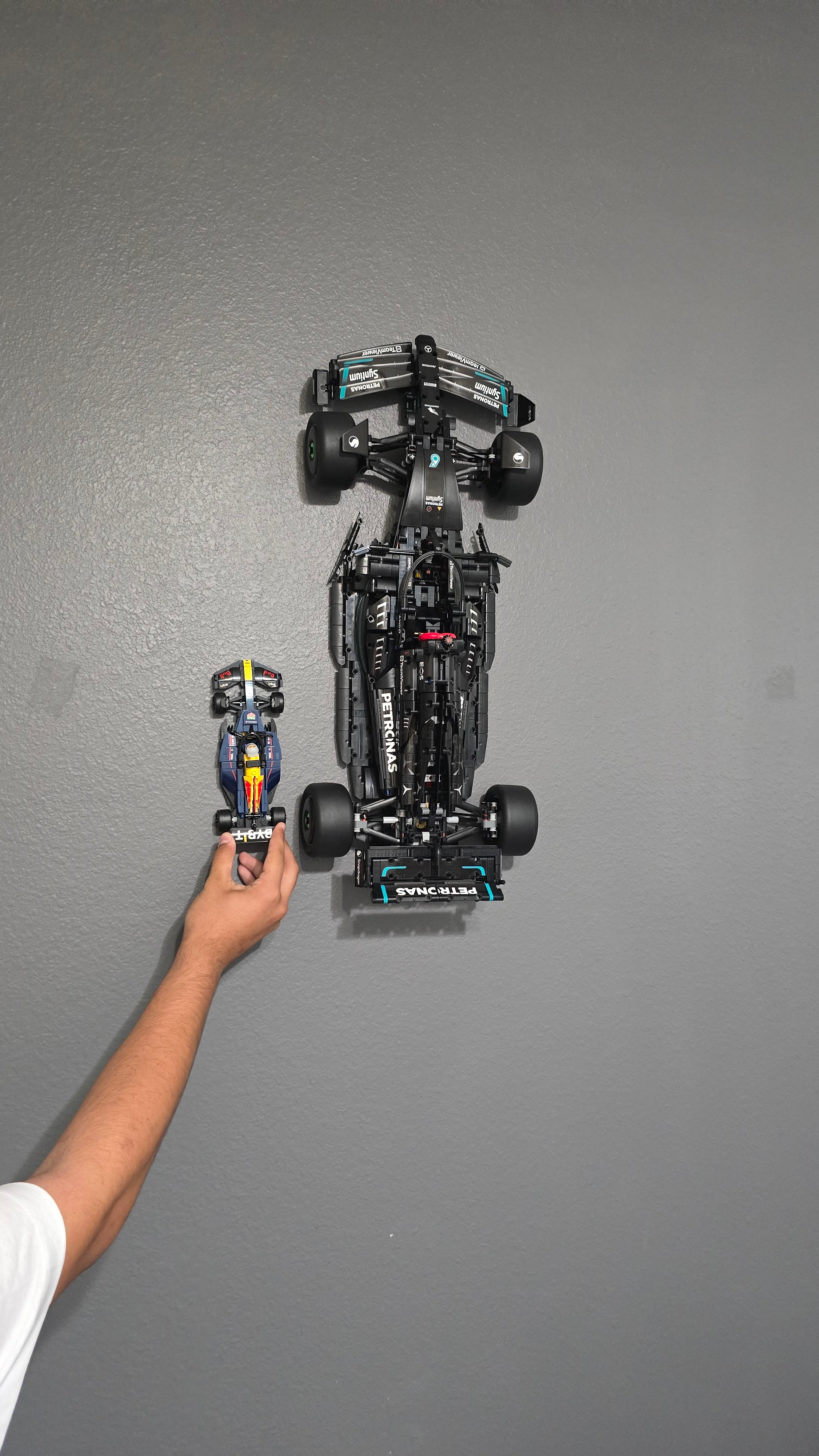 Seinäkiinnike LEGO Technic Mercedes-AMG F1 W14 E:lle