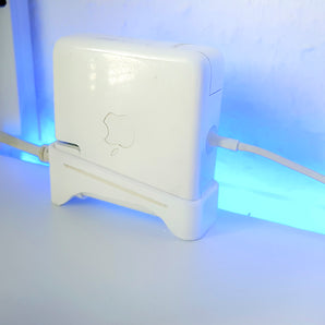 Kätevä teline Apple MacBook Pro 85W MagSafe2 -virtalähteelle