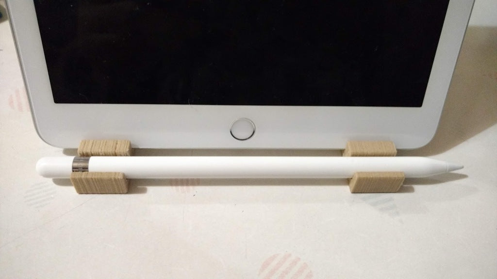 Yksinkertainen iPad-teline Apple Pencil -pidikkeellä