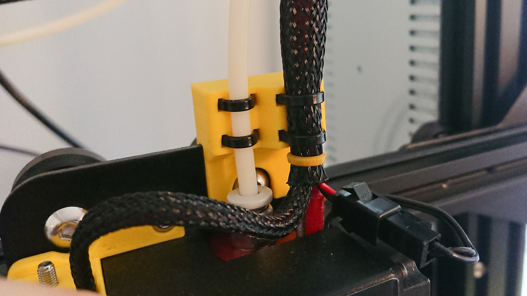 Pidike Hotend Bowden -putkille ja -kaapeleille, jossa on Creality Ender 3:n vedonpoisto