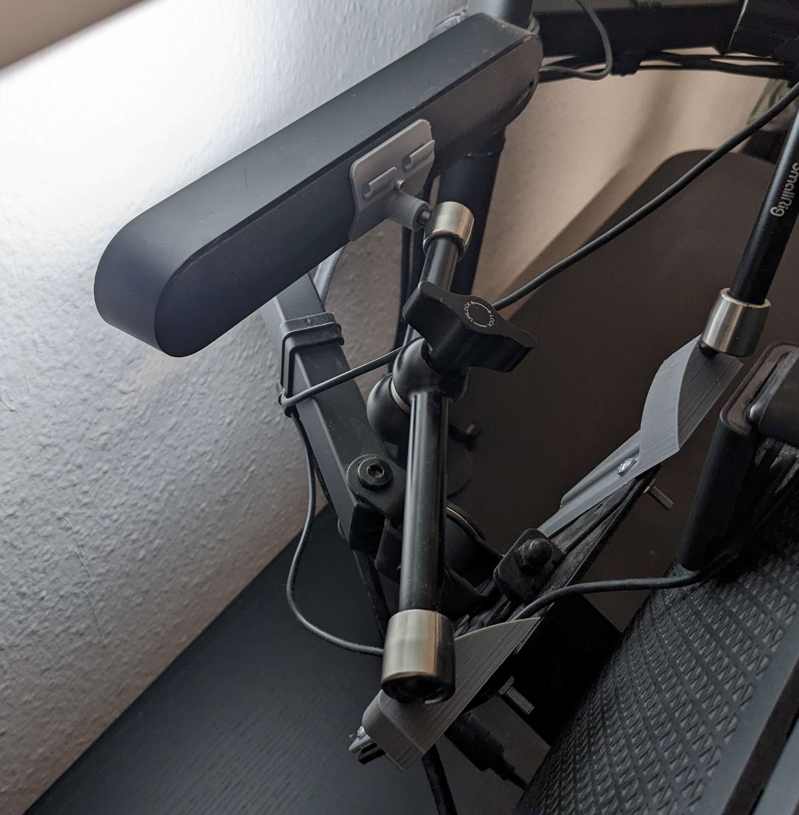 Joustava asennusvarsi Philips Hue Play Bar -valaisimelle