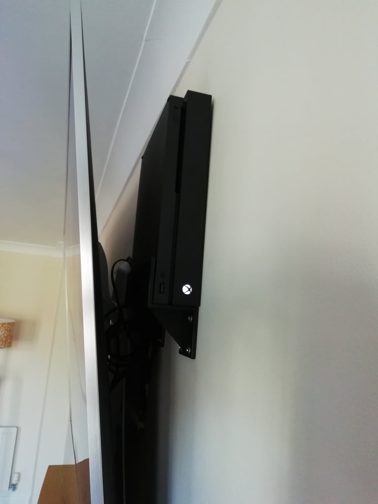 XBox One X - Seinäteline
