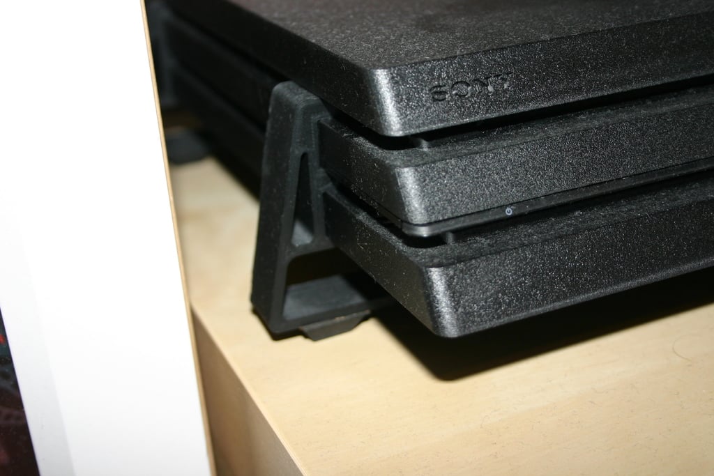 PS4 Pro -konsolijalusta paremmalla tuuletuksella