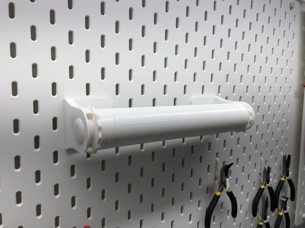 GRAB and GO -paperipyyhepidike seinälle ja IKEA Skådis -levylle