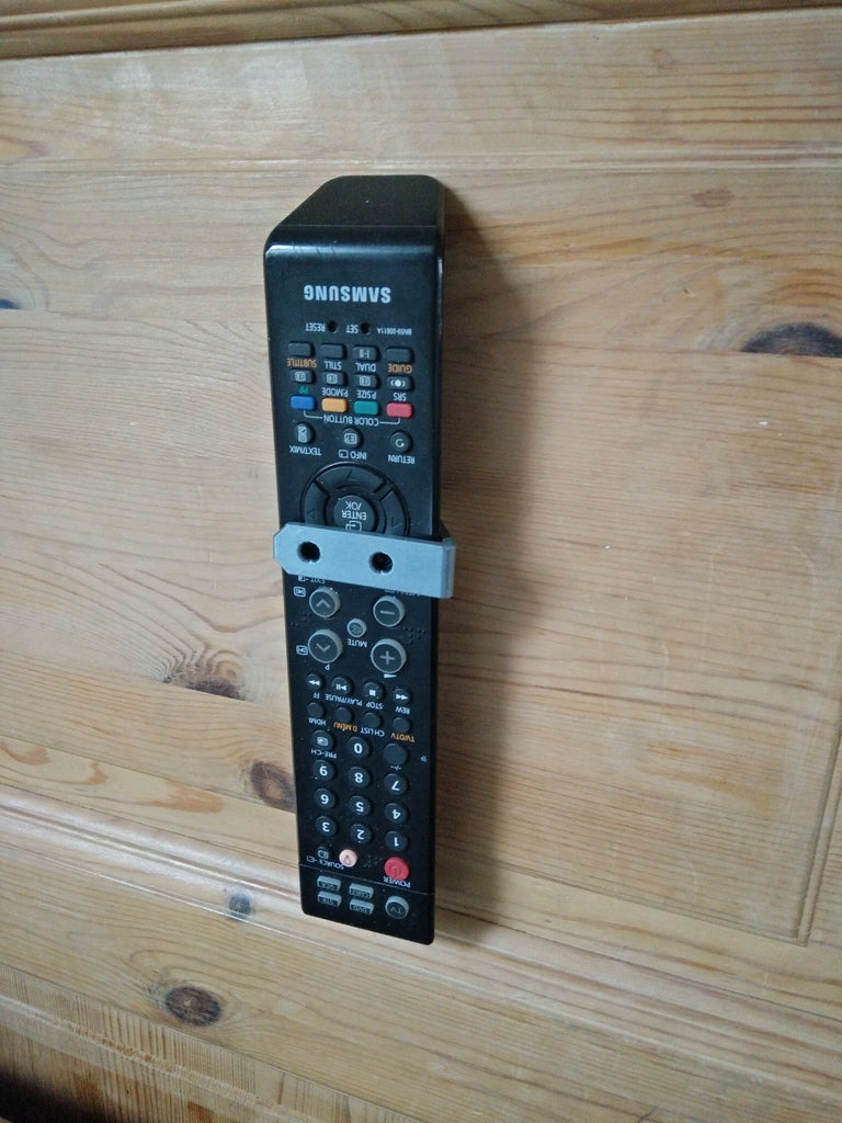 Seinäkiinnitteinen pidike Samsungin kaukosäätimelle