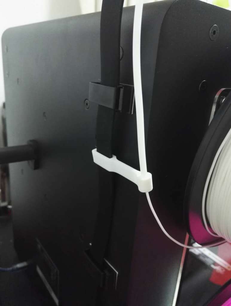 WANHAO DUPLICATOR 6 Filamenttiputkien ja kelojen pidike

Käytännöllinen kaapelinhallinta