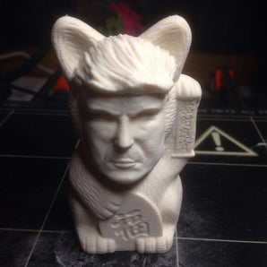 'Kissa Trump: Hauska kissa ja Trump-patsas'