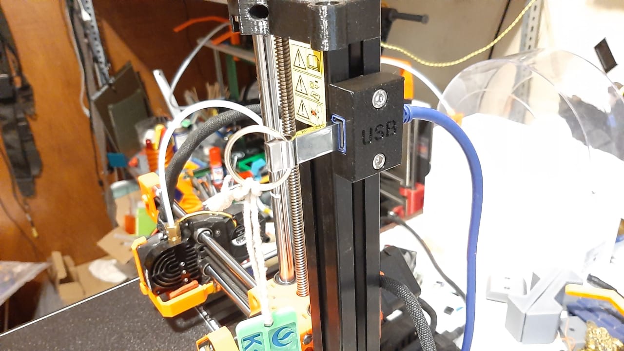 USB-kaapelin pidike Original Prusa Mini 3030 -ekstruusiolle