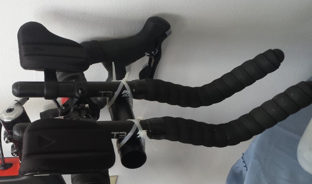 Aerobar-lisävarustekahvan sovitin polkupyörän valoon ja Garmin-kiinnikkeeseen