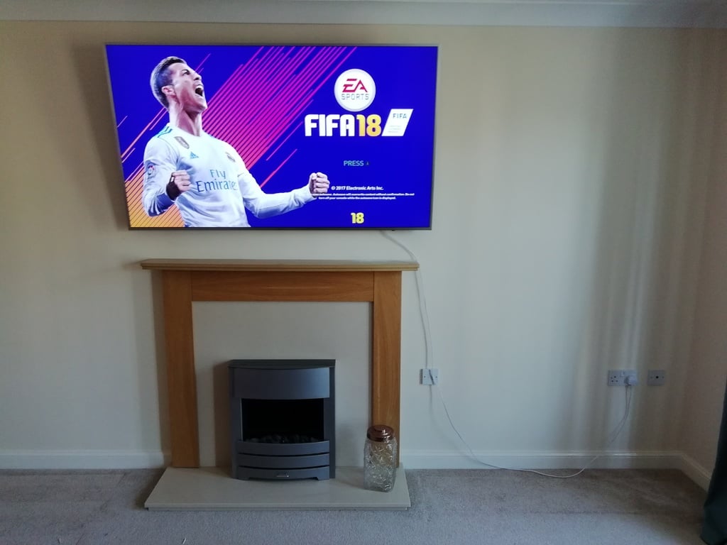 XBox One X - Seinäteline