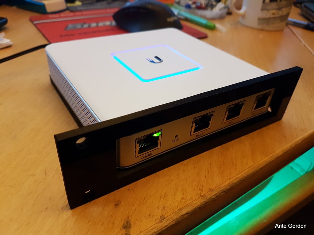 Ubiquiti Unifi USG 19' Räkennustelinekiinnitys